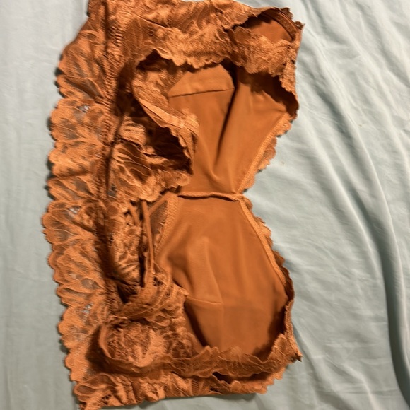 XL Maurice’s bra no padding. Tan. Lace. Elastic under bra area. Pretty. Nice - Picture 7 of 10